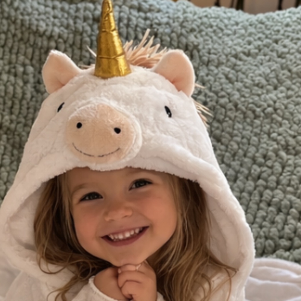 Unicorn Hooded Plush Blanket – Soft Cozy Kids Throw 🦄✨ 40x50 in barely used